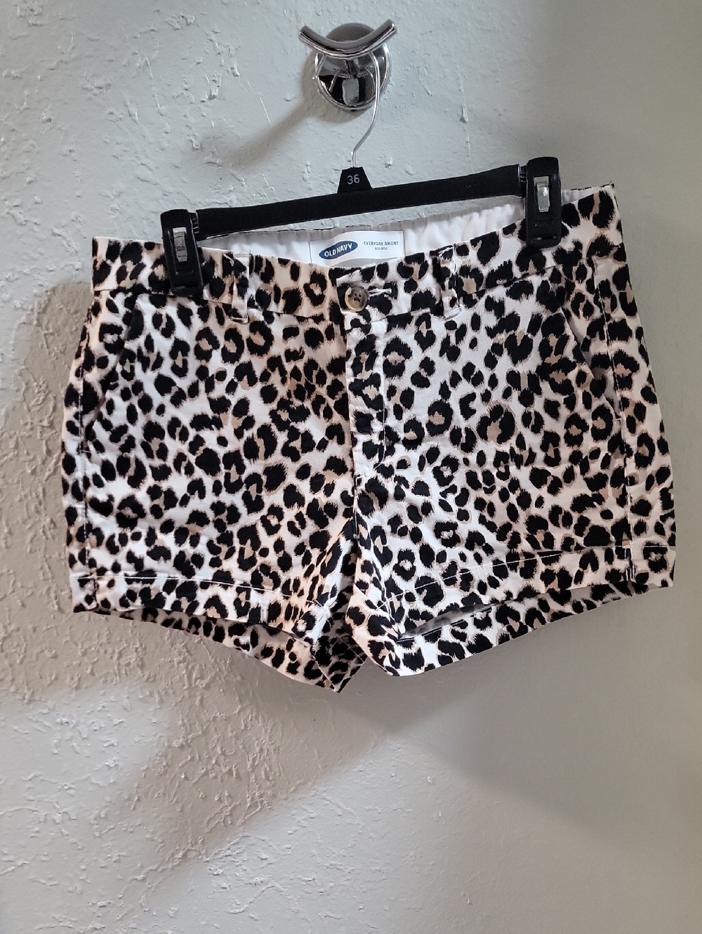 Old Navy Leopard Print Mid-Rise Shorts - Black & Cream